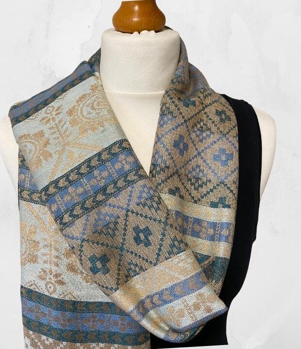 blue-geometric-shawl